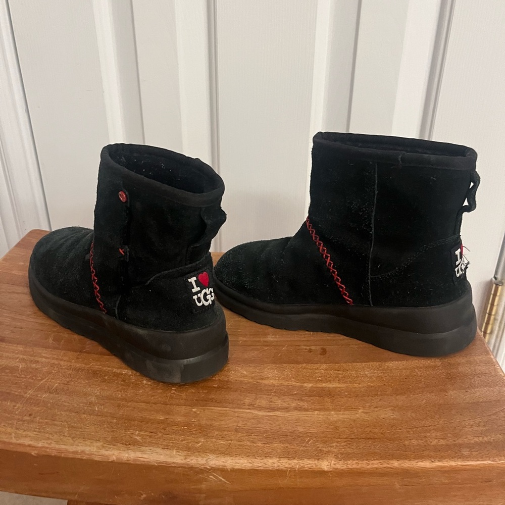 Girls ‘I love UGG’ Black Suede Boots size 4